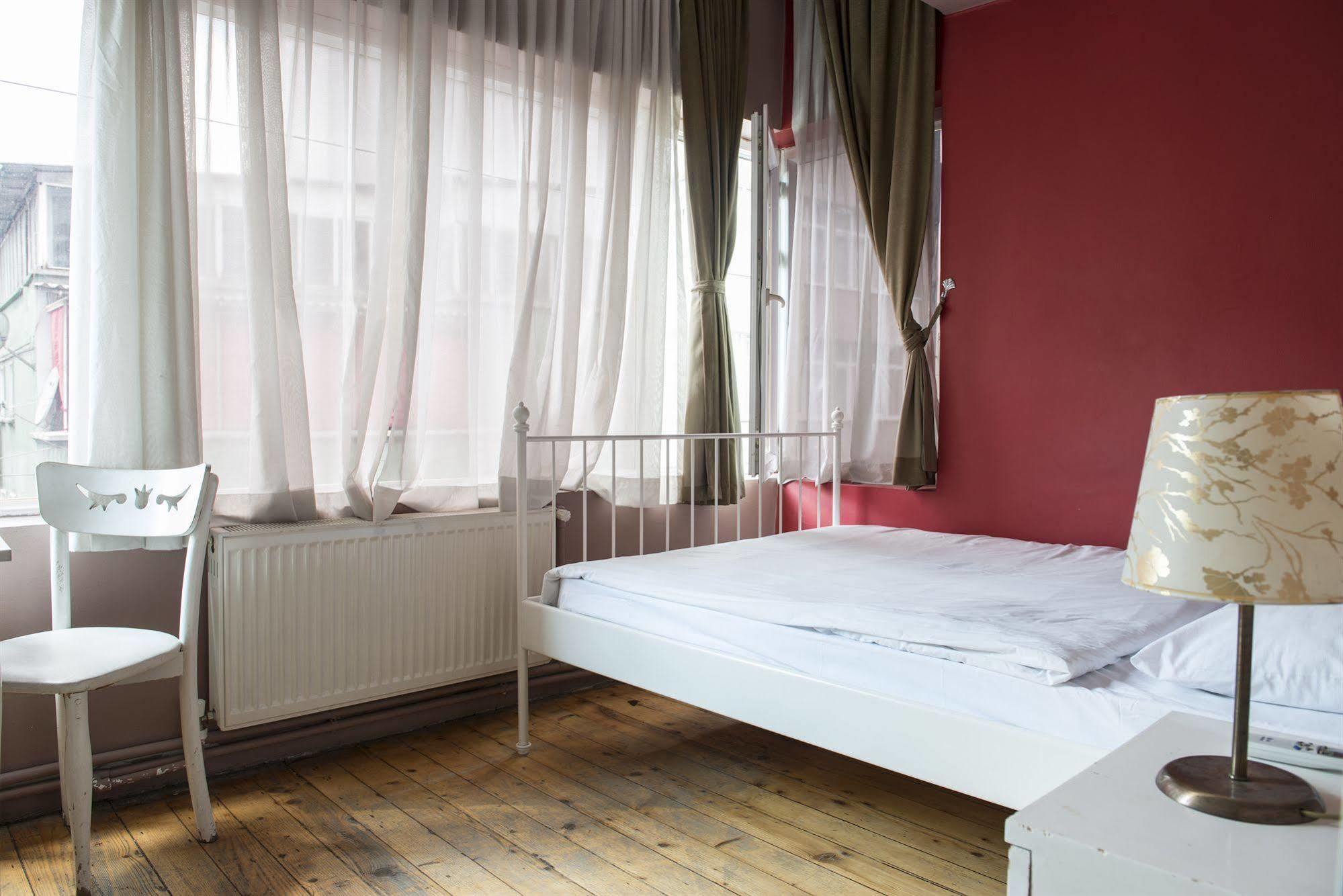 Cheers Midtown Hostel Istanboel Buitenkant foto